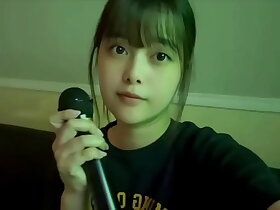 【扉開けないで...】ドキドキ。カラオケオナニー。一生懸命オマンコに指を出し入れする彼女はとても無邪気な女子大生。