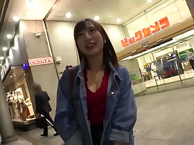 【一発ヤリに来ました】で大好評だった21歳の美容部員あやちゃん参上！応募理由は「前の撮影(SEX)が忘れられなくて…」2発目を堂々とヤリに来たエロ美容部員は今回もヤル気満々！始まりから終わりまで豪雨な潮吹きの嵐！散々イキまくって「私AV男優にハマっちゃいましたね」これは3発目も…？https://bit.ly/3Z1BfVM