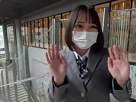 公●トイレ、激しい人通りの中、カーセックスで犯される！！完全初撮影、人生初めての中出し！『個人撮影』個撮オリジナル３５６人目