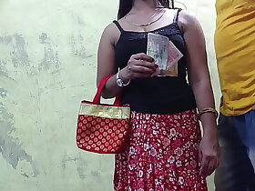 बाहर गांव से आही हुई लड़की को नौकर ने चोद दिया