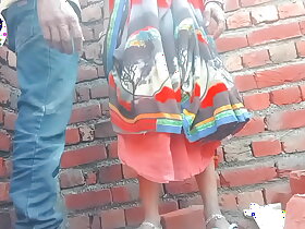 Desi municipal aunty ne finger karte huye pakrejane par chudai karvai saree removing ghori stalege me hindi clear voice roboplx