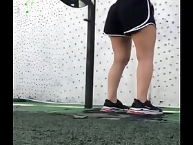 Joven del GYM se queda sin cita de San Valentin y me la termino cogiendo